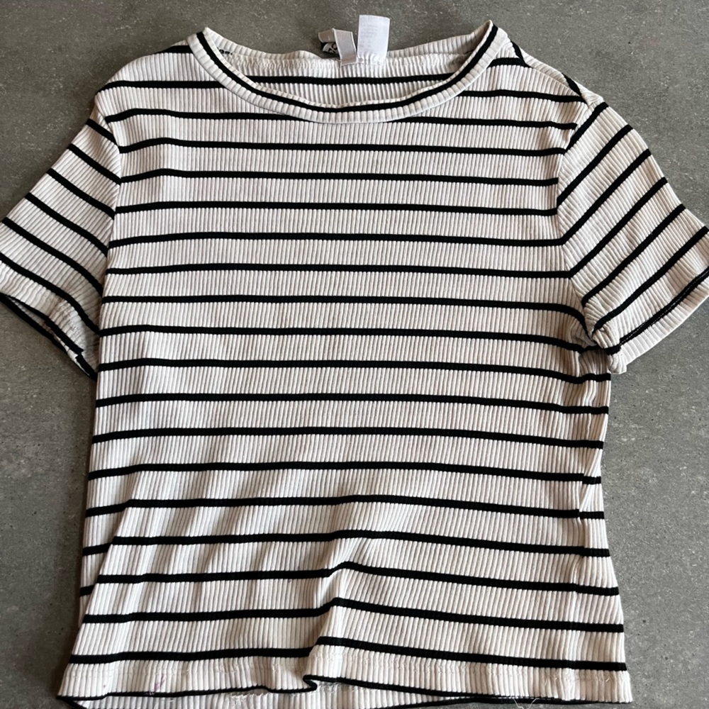 🖤black and white striped T🤍